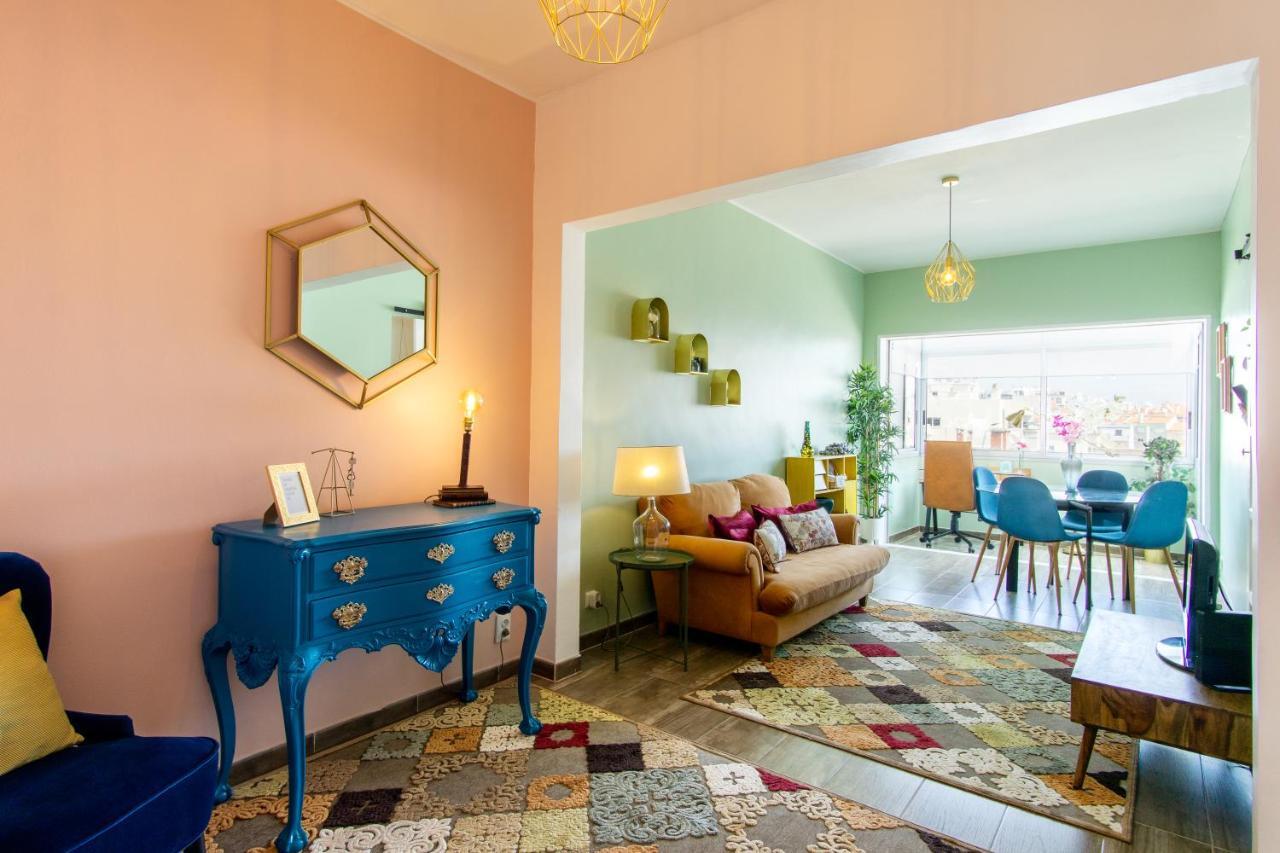 Gaze Out At The City In A Retro-Chic Getaway Lisboa Eksteriør bilde
